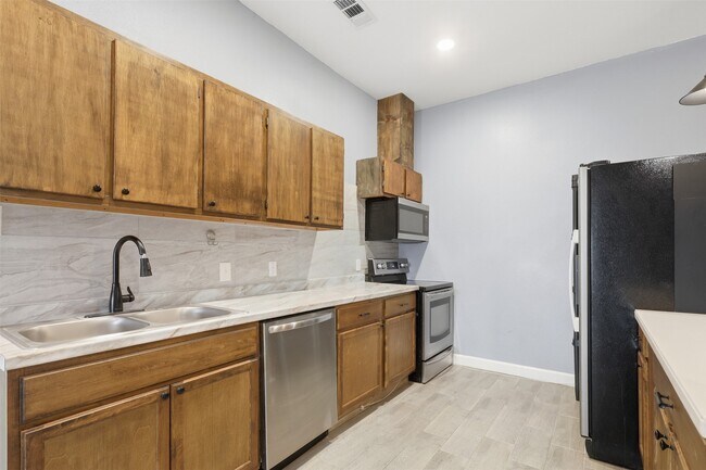 Photo - 324 Johnson St