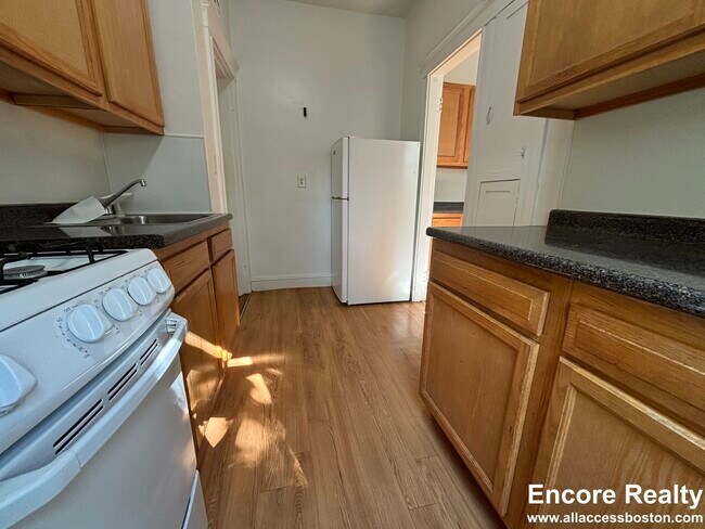 Photo - 145 Chiswick Rd Unit #12