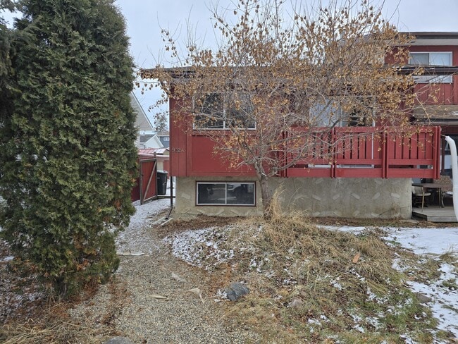 Photo - 912 9 St