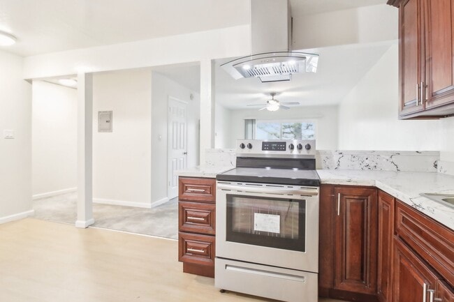 Photo - Summit Apartments