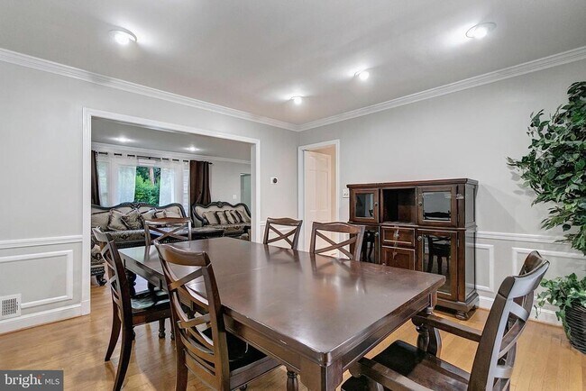 Photo - 2108 48th St NW