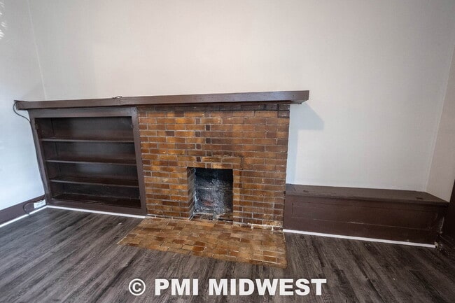 "Charming 3-Bed Duplex Retreat in Indianapolis – Spacious 1,318 Sq Ft with Modern Amenities!"