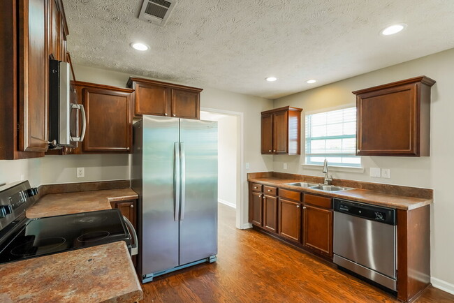 Photo - 1428 Sprucedale Dr