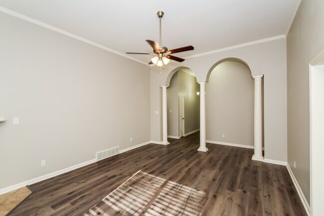 Photo - 1303 Chatman Way