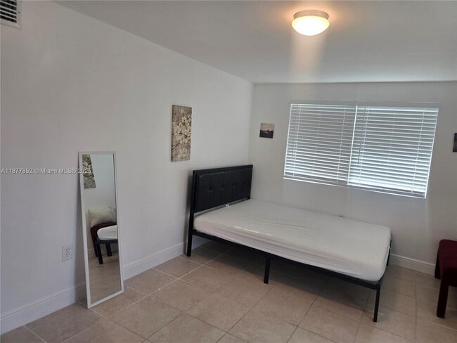 Building Photo - 1222 NW 20th Ct Unit A1 Rental