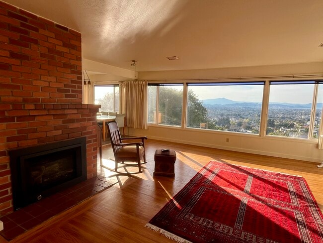 Living Room - 2505 Mira Vista Dr Unit 2