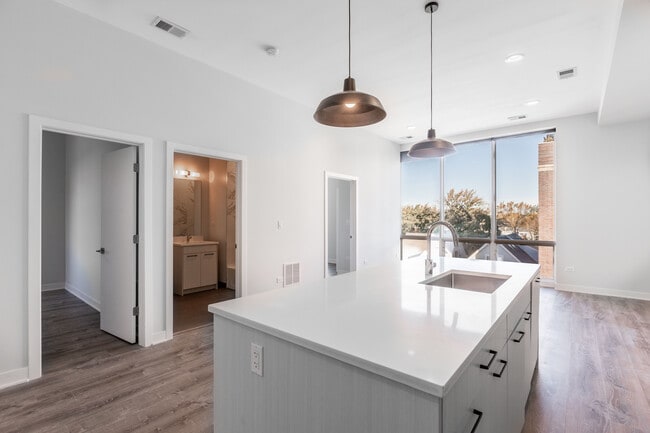 Photo - 2250 W Lawrence Ave Unidad 02