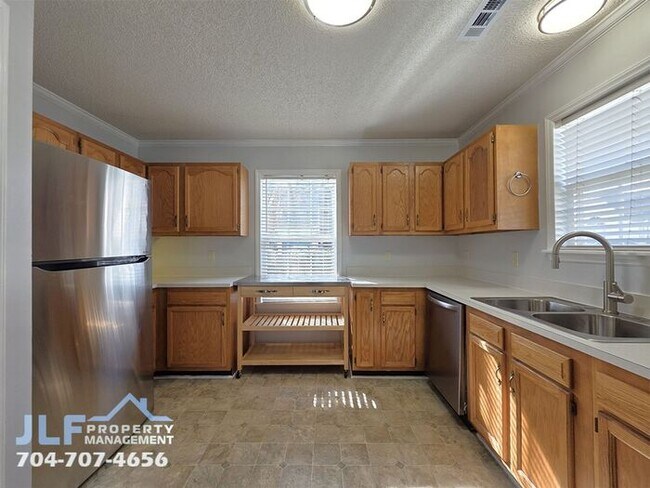 Photo - Charming 3 Bed/2.5 Bathroom Patio Home in Charlotte!