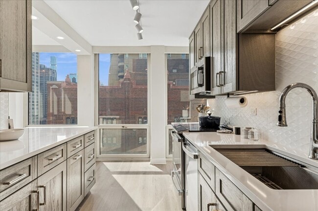 Photo - 111 E Chestnut St Unidad 22K