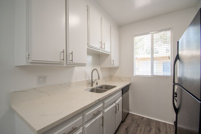 Photo - 4565 Hazeltine Ave Unit 207