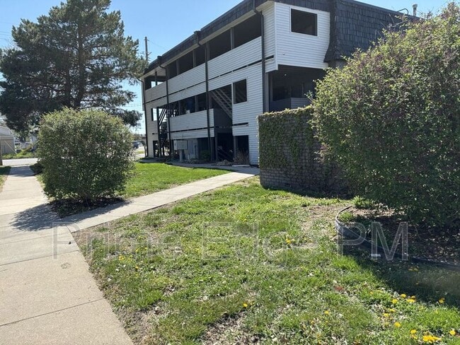 Building Photo - 1109 N 28th St