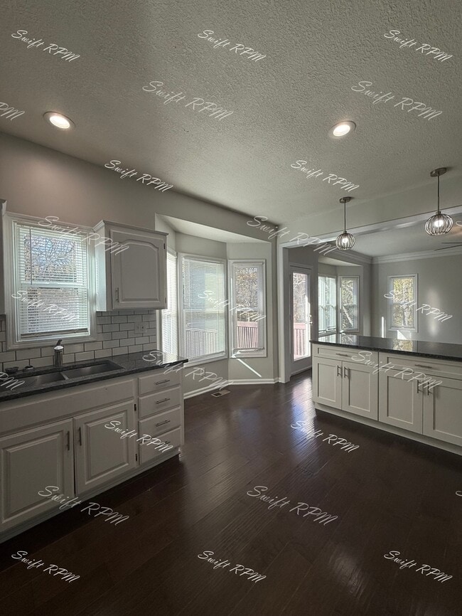 Photo - 15602 Maple St