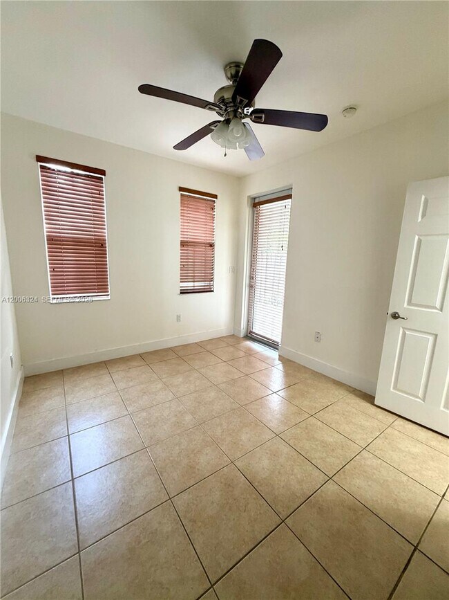 Photo - 10747 NW 76th Ln