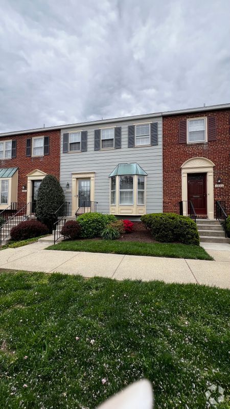 Building Photo - 4840 Chevy Chase Dr Rental