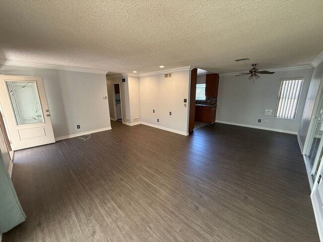 Photo - 5 Rooms, Great Covered Patio!! (Lease out,...