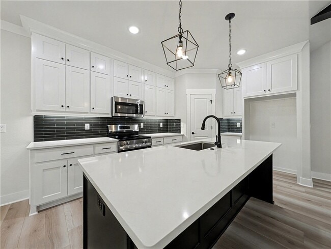 Photo - 18 Hillswick Dr