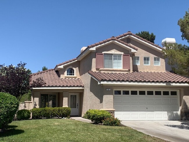 Building Photo - SHOWS LIKE A MODEL- IMMEDIATE MOVE-IN!!!