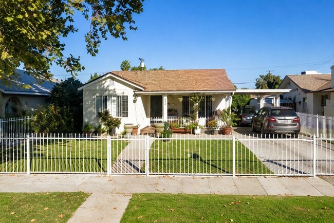 Building Photo - 3155 E Montecito Ave