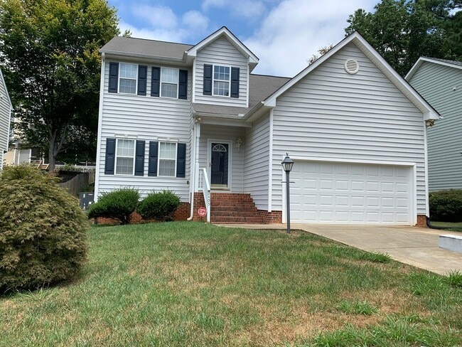 Building Photo - SPACIOUS HOME WITH DOWNSTAIRS PRIMARY BEDR...