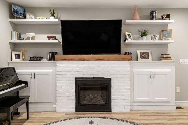 Photo - 142 W 8th St Unidad 142 W 8th #1