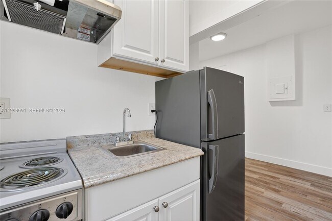 Photo - 1630 SW 10th St Unidad 1