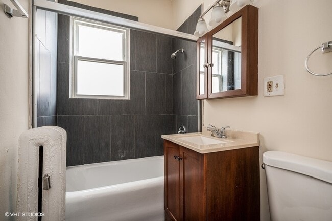 Photo - 4817 N Springfield Ave Unidad 1E