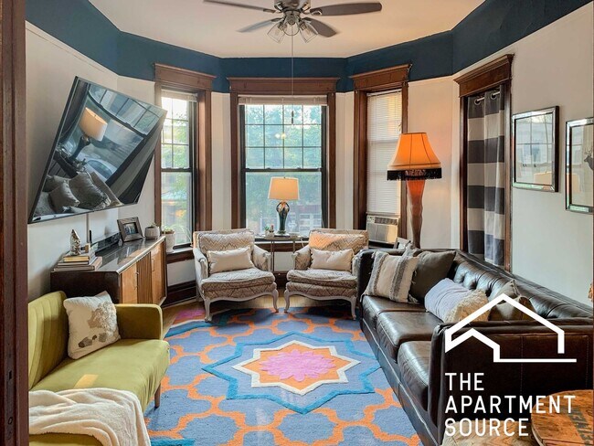 Building Photo - 3637 N Paulina St