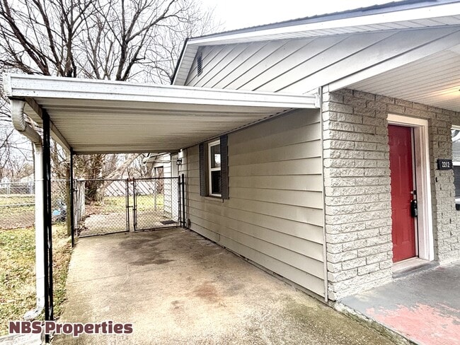 Photo - 2212 Harvey St