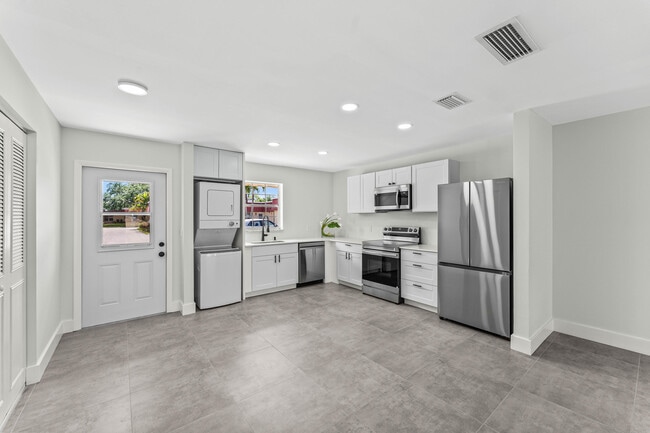 Photo - 711 Laconia Cir Unit B