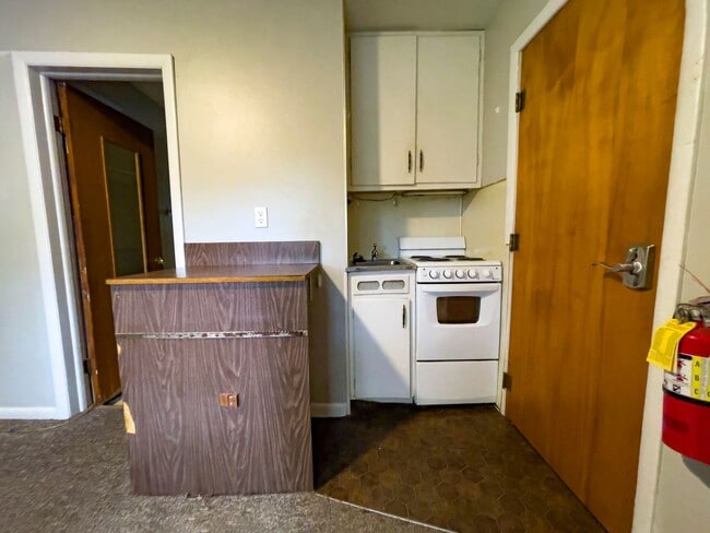 Building Photo - Hardwood Floors Unit 1517 Apt. 3