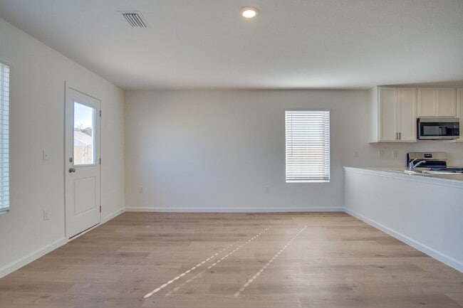 Photo - 4-Bedroom Eagles Ridge Rental with Open Floor Plan & Internet Included