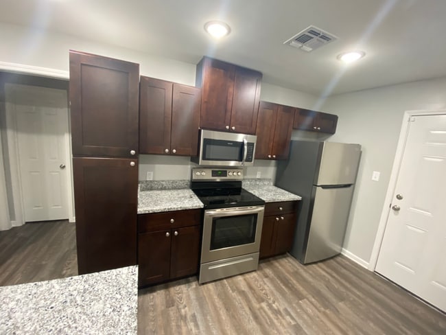Building Photo - 136 Duplantis St Rental
