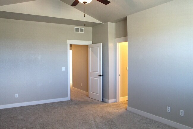 Photo - 5055 River Roads Dr