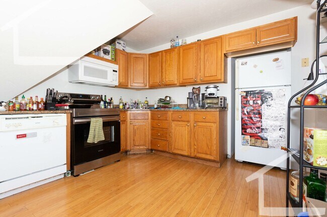 Photo - Really nice 4 bed in Allston.....Don't miss out!!