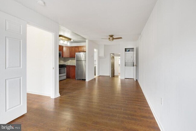 Photo - 240 W Girard Ave Unidad 3