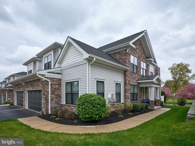 Photo - 14 Dogleg Ln