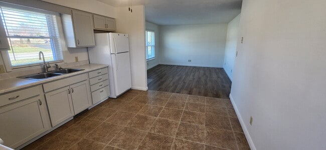 Photo - 1374 Hemlock Dr