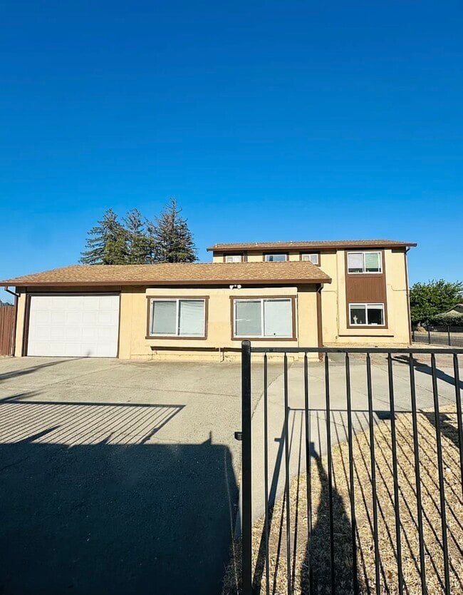 Building Photo - 7962 Center Pkwy Rental