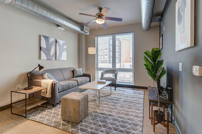 Photo - 840 W Juneau Ave Apartamento Unidad FL1-ID380576P