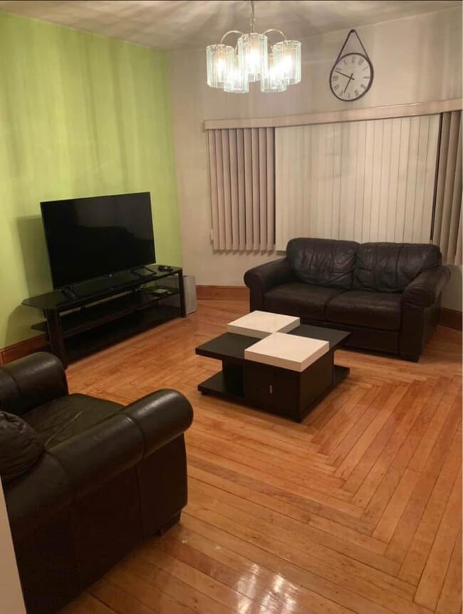 Photo - 784 Broadway