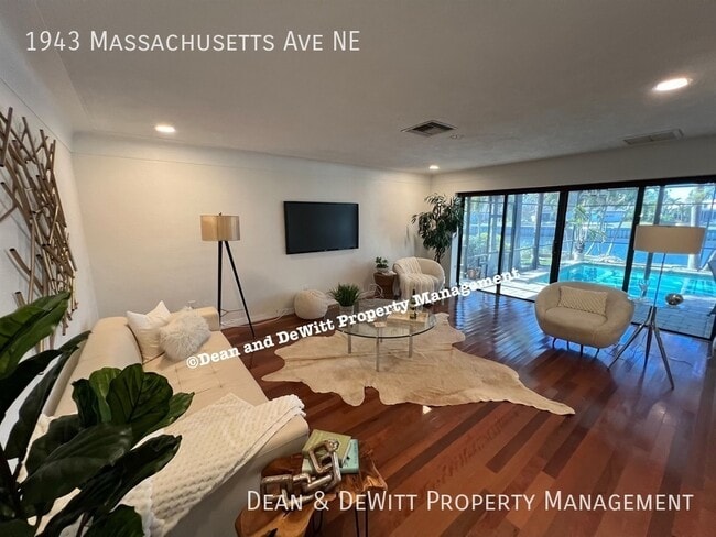 Building Photo - 4 Bed/3 Bath