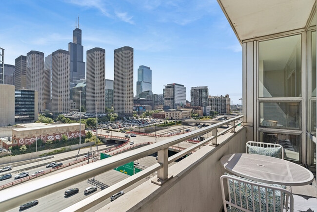 Photo - 737 W Washington Blvd Unit 806