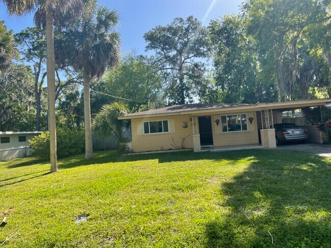 Large nice private yard - 8150 Papaya St House