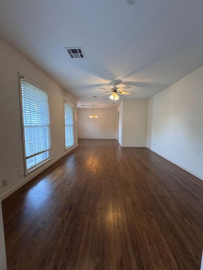 Photo - 572 Farmington Rd