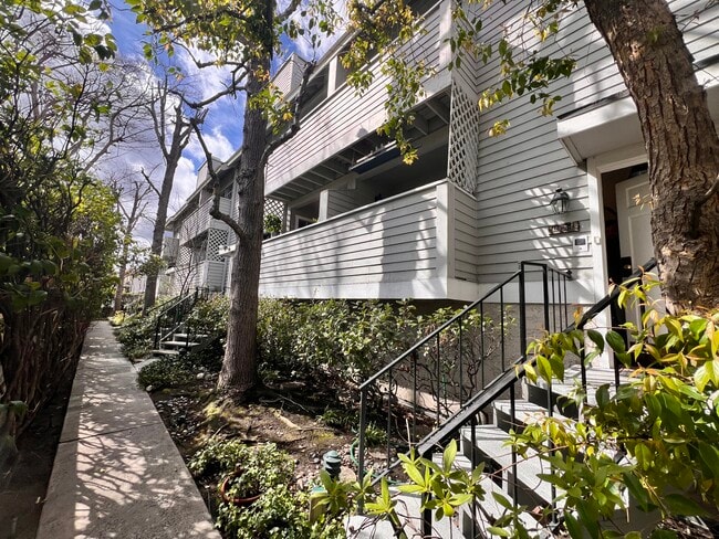 Peaceful and quiet. - 12458 Weddington St Townhome