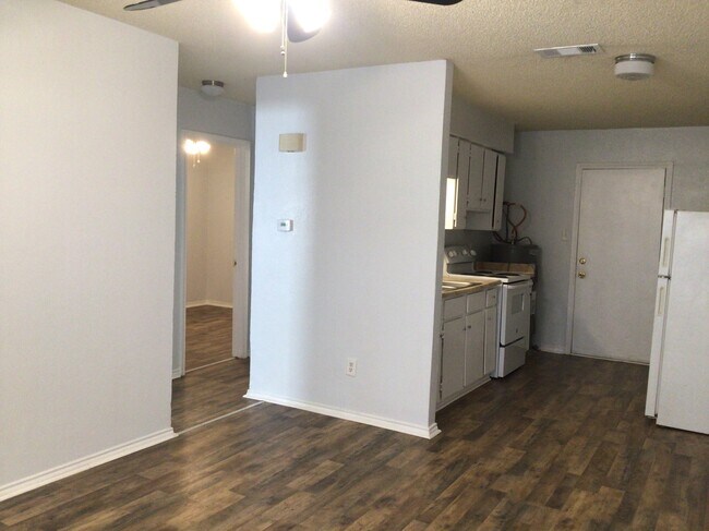 Photo - 304 E Oakdale St Unit B