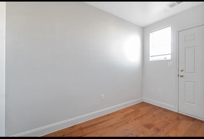 Photo - 212 Orange St SE Unit 4