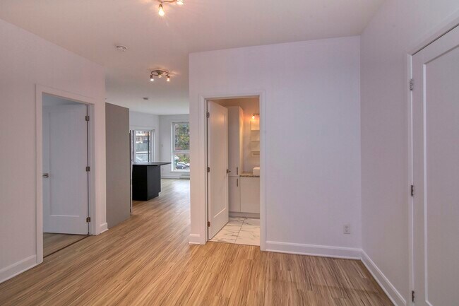 Photo - 6600 Av. de Darlington Unit 301