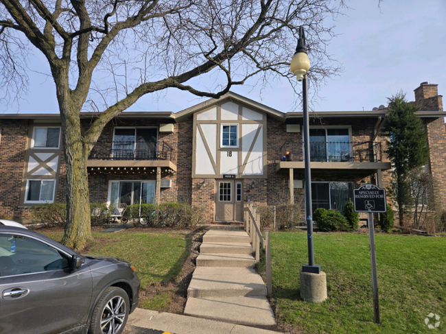 Building Photo - 9S200 S Frontage Rd Unit 18A Rental
