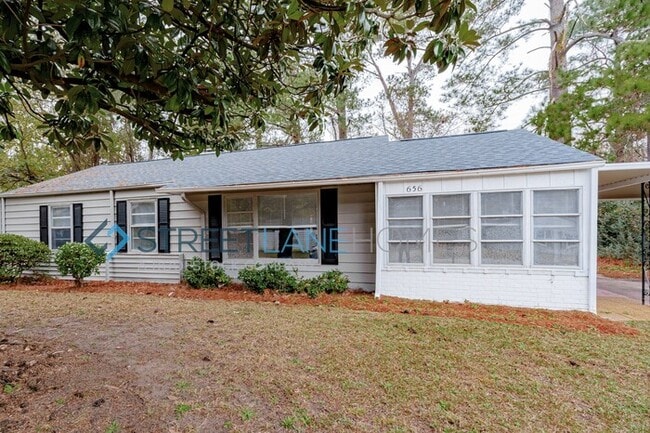 Photo - 656 Schroder Ave NE